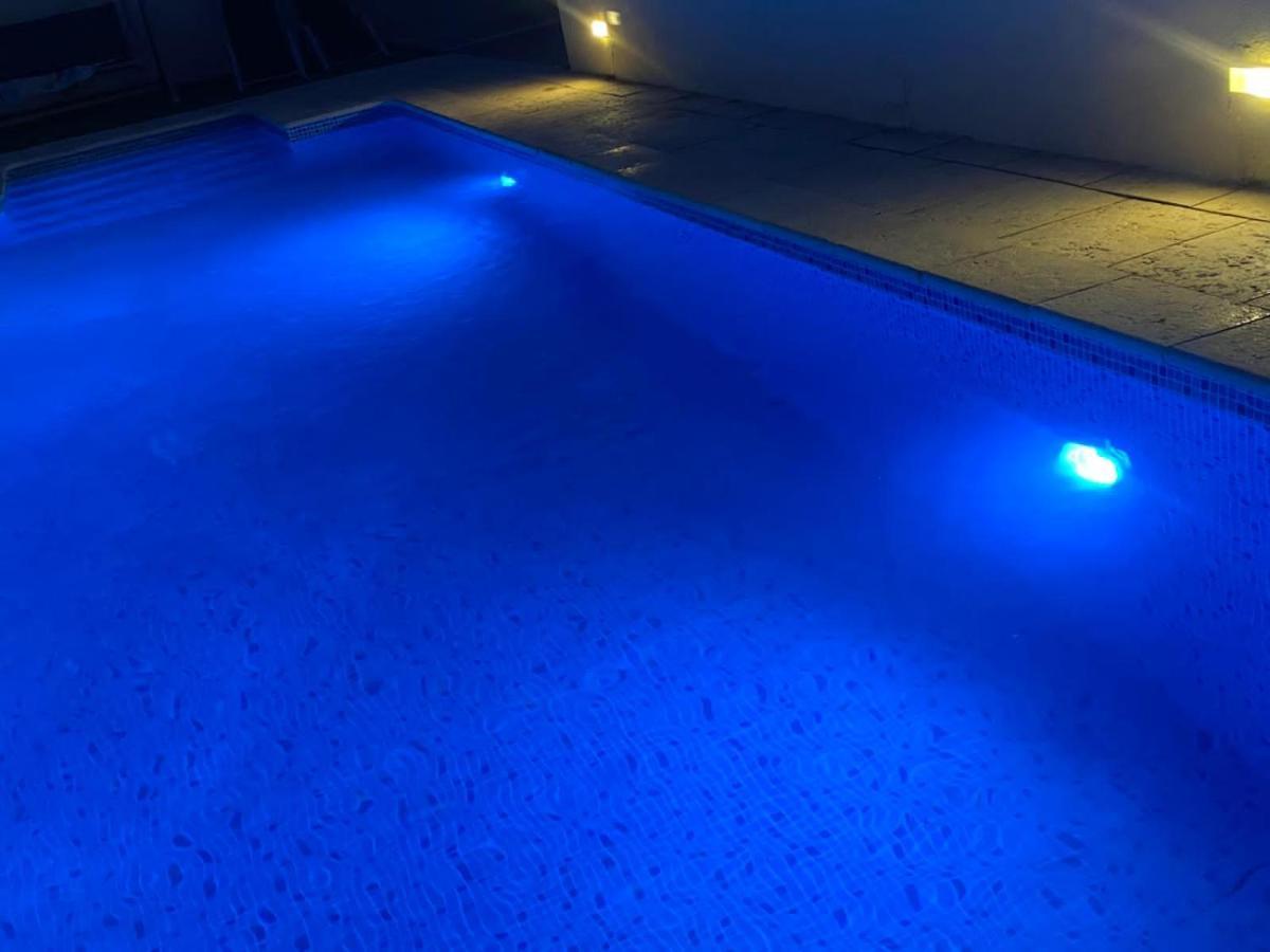 토르뎀바라 Casa Con Gran Piscina Particular Cerca Playa 빌라 외부 사진